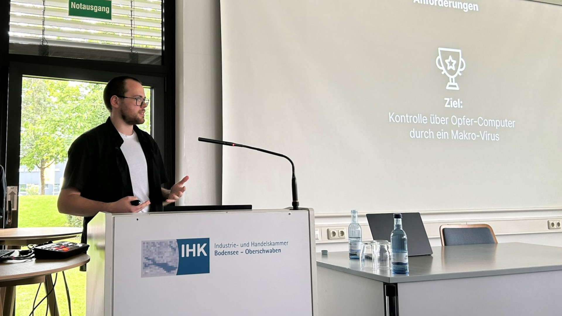 Live-Hack: IHK IT-Sicherheitskongress 2024